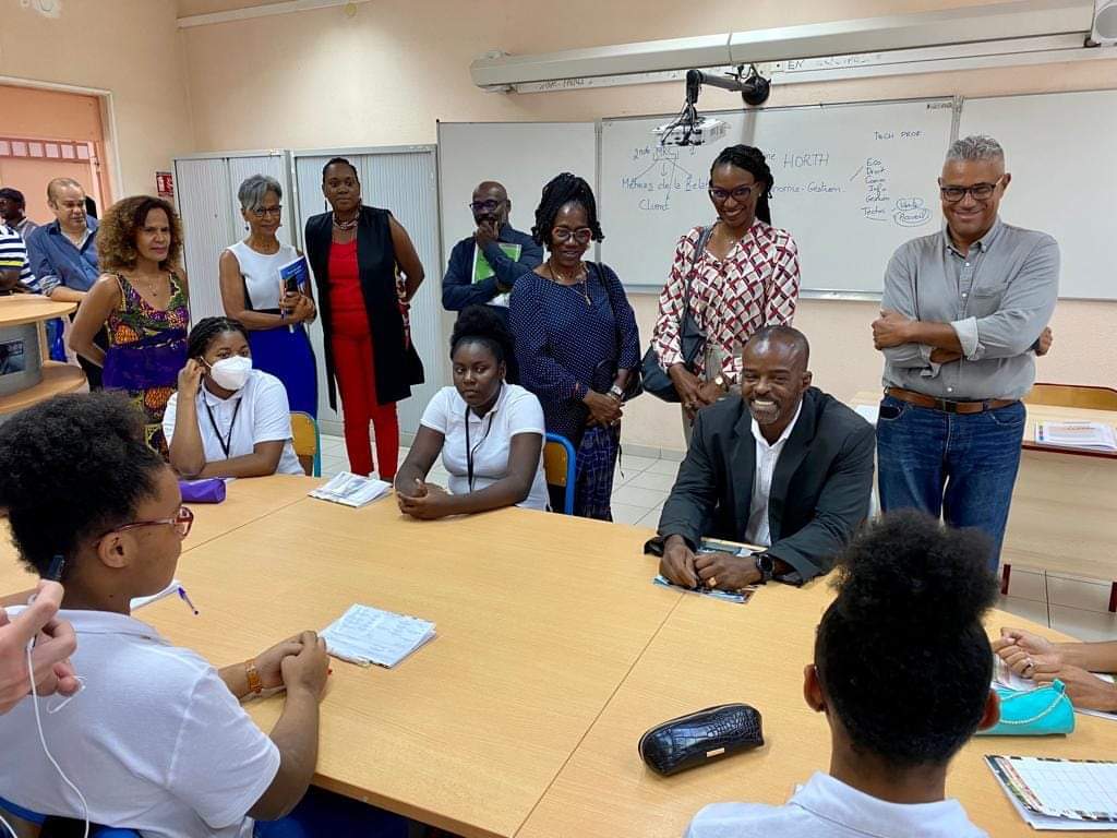 En visite au LP A.ARRON, le président de Région prend plaisir à s'entretenir avec nos lycéens. De nombreux travaux réalisés pour assurer le
 bien-être. <a href="/CRGuadeloupe/">Région Guadeloupe</a> <a href="/DFoliwe/">Donald FOLIWE</a> <a href="/AcGuadeloupe/">Académie de la Guadeloupe</a> <a href="/gangloffchris/">Christine Gangloff-Ziegler</a>