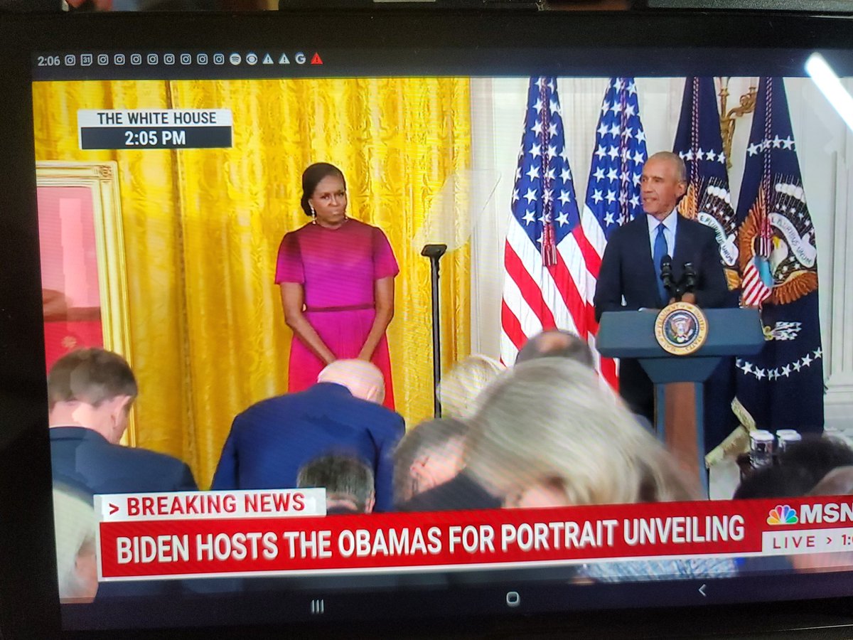 What a wonderful tribute. <a href="/MichelleObama/">Michelle Obama</a> <a href="/BarackObama/">Barack Obama</a> beautiful #portraits by #RobertMcCurdy #SharonSprung

Presented by <a href="/JoeBiden/">Joe Biden</a>
And John F. W. Rogers, chairman of the WH Historical Society.