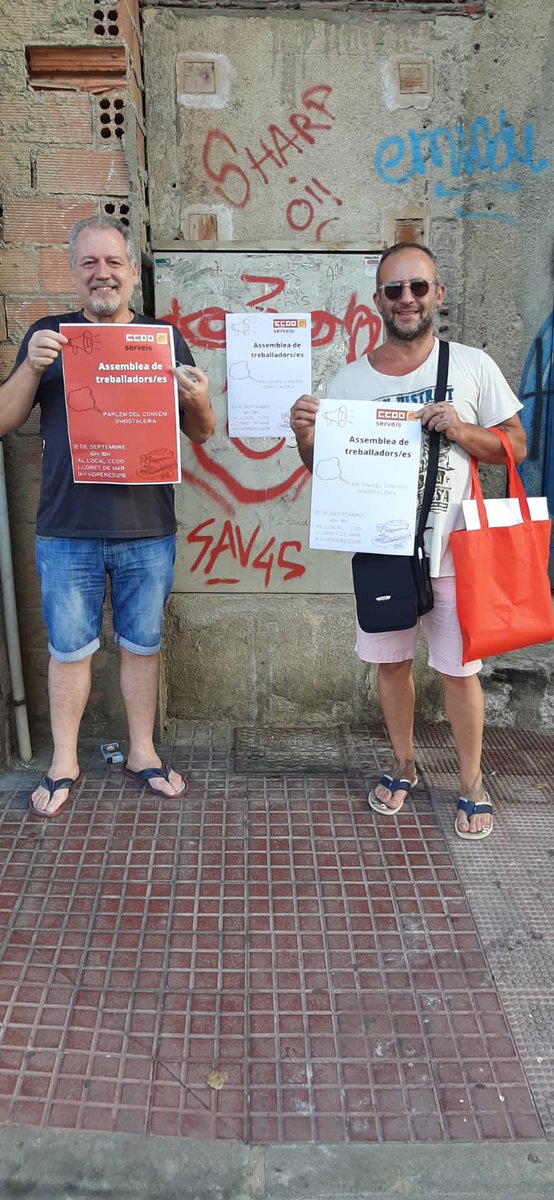 ‼️Avui encartellem els carrers de #LloretDeMar per informar de l'assemblea de treballadores per parlar del conveni d'hosteleria🍴.
