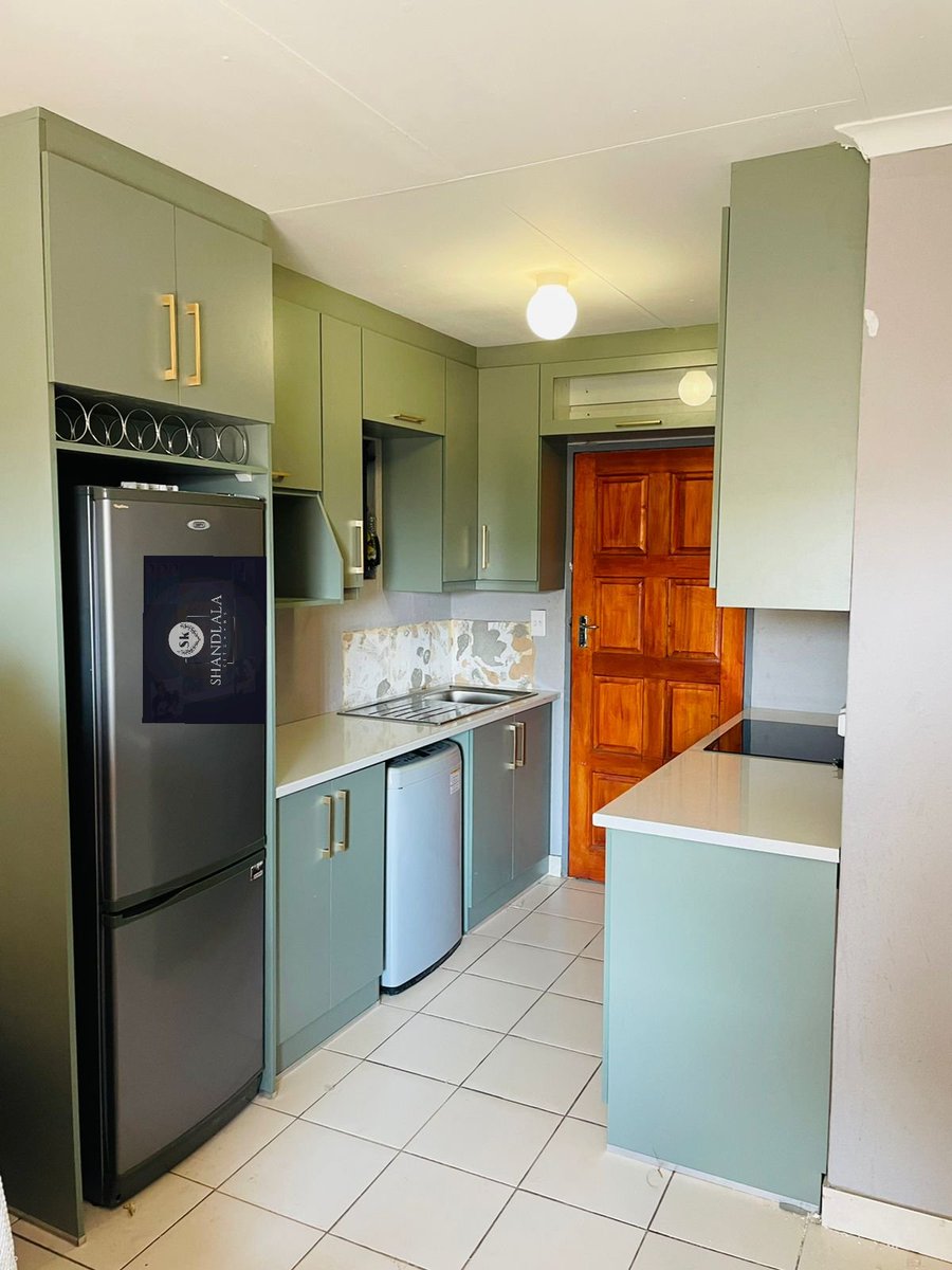 _SKitchens's tweet photo. Small caraz kitchen installed in Pretoria.

Price: R20 300 
Labour and material included. https://t.co/2zMmxKA6z9