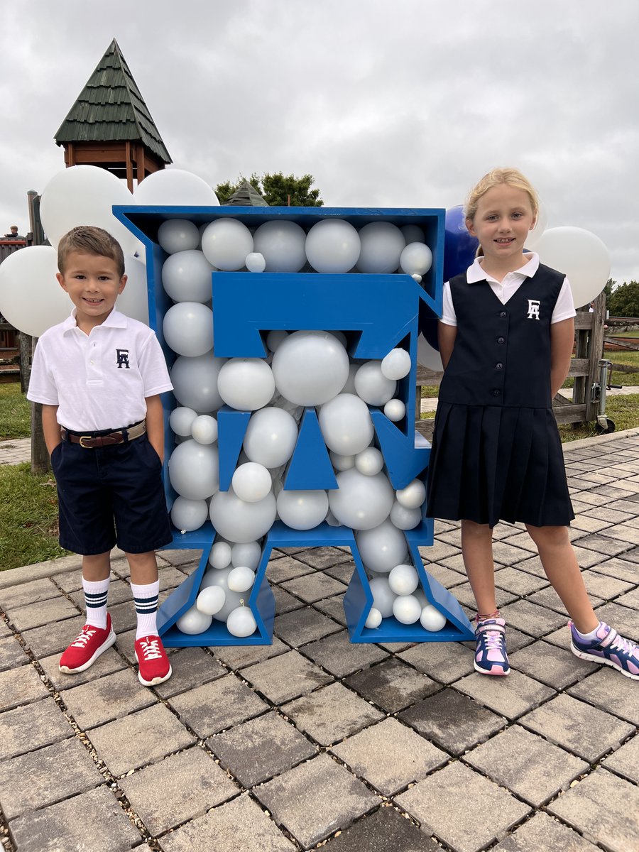 Ea1785's tweet photo. Bubbles, balloons, welcome signs, hugs, high-fives, and a red carpet made today's Lower School Opening Day one to remember! 🥳 Here's to a grEAt year of learning and growing! #EAfirstday https://t.co/3zV32IyFQQ