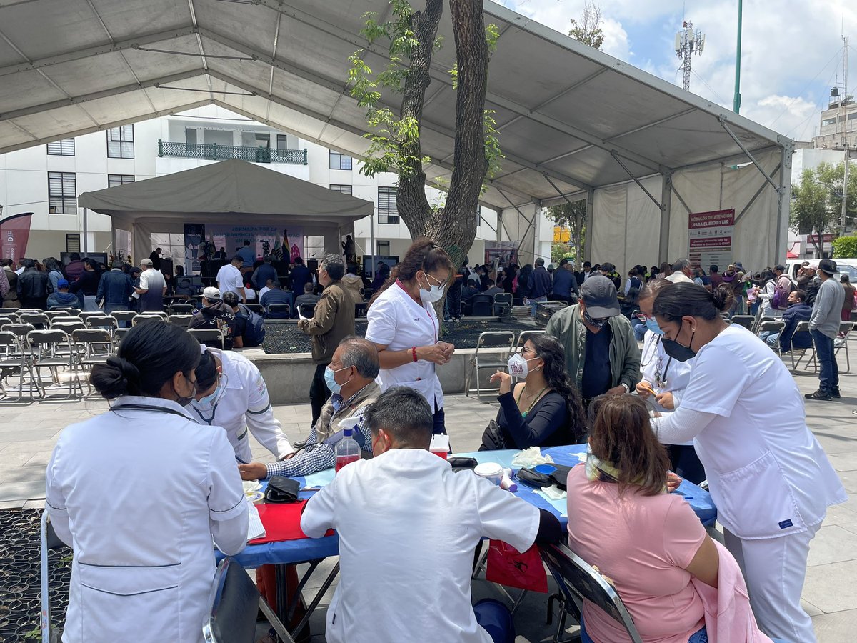 7891Lau's tweet photo. Equipo @DIFCDMX trabajando en colaboración con @GobMilpaAlta , con los Servicios de salud de Primer Nivel de Atención; medición de glucosa capilar , presión arterial Consulta médica y dental 🦷 . Trabajamos para el #BienestarEnlaCiudad https://t.co/lhdIxQcsBb