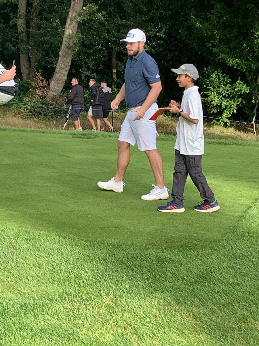 KotechaNelesh's tweet photo. Another amazing day at Wentworth for the pro am. Special thanks to @TyrrellHatton for allowing my son inside the ropes #ProAmDay @BMWPGA https://t.co/vsVJs5NtoU