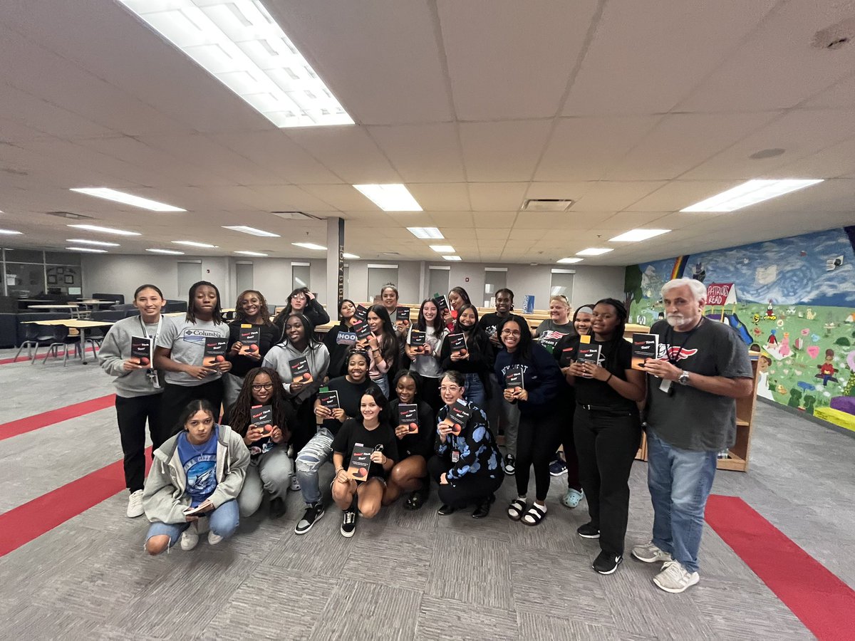 Preparing our bodies and minds daily.
#vmhspatriot_library #eeted👊🏼#operationhome <a href="/JISD_ATHLETICS/">Judson ISD Athletics</a>