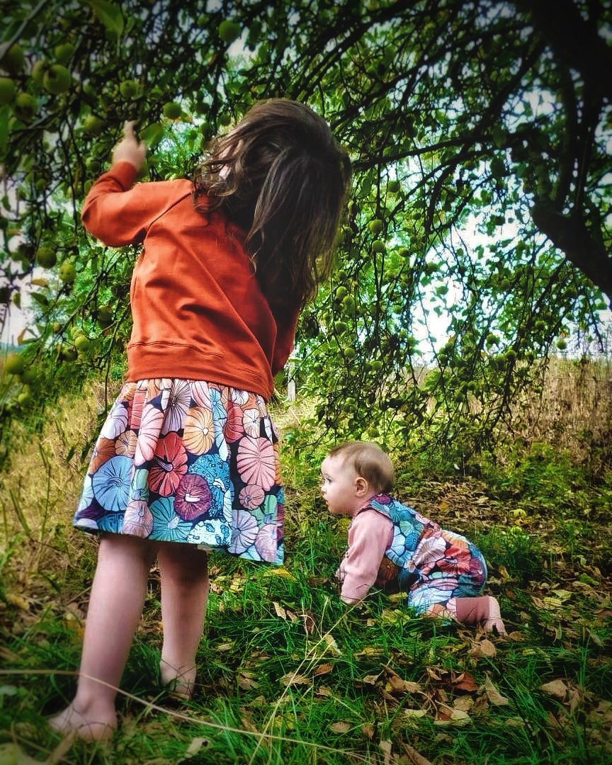 twigandwild's tweet photo. Autumn is just around the corner! 🍁🍄🎃🧡

Here’s the Pumpkin Jumper Dress and Pumpkin Romper in action.

📷 @capturingbabybeloise

All Pumpkin styles are available now (Sept 2022) at https://t.co/iYLo0bNjQH with. 1-3 week turnaround. 

#pumpkins #autumnkids #outdoorkids #ha https://t.co/Q00HozW653