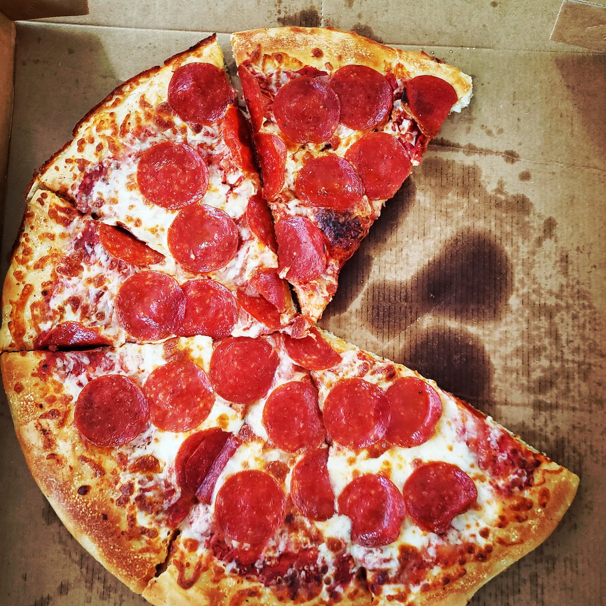 radkatz55's tweet photo. Inspiration can come from anything, even a pizza. #inspiration #pizza #games #RETROGAMING #retrogames https://t.co/JpbDotwUSB