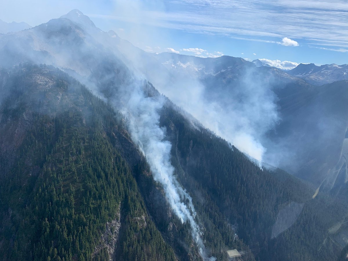 NWCCInfo's tweet photo. Incredible aerial photos showing the enormity of the #ChilliwackComplex in and around the North Cascades National Park! 

The four lightning-caused fires are currently estimated at 3,700 acres. More: https://t.co/QnaA53ZUHY

@FireAviationNPS 
@ForestServiceNW 
@MtBakerSnoNF https://t.co/44U5L7FmGF