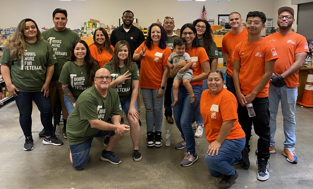 Gladys_5087APS's tweet photo. Big thank you to all our Volunteers that helped make meals and sort food for those in need. 📣 Shoutout to Nadia for putting her first Team Depot Event together for Redlands Family Services.#givingback #teamdepot  @LourdesThd @rayray5641 @Aran_5087 @THD_NadiaPopp https://t.co/QBfuOjRWTX