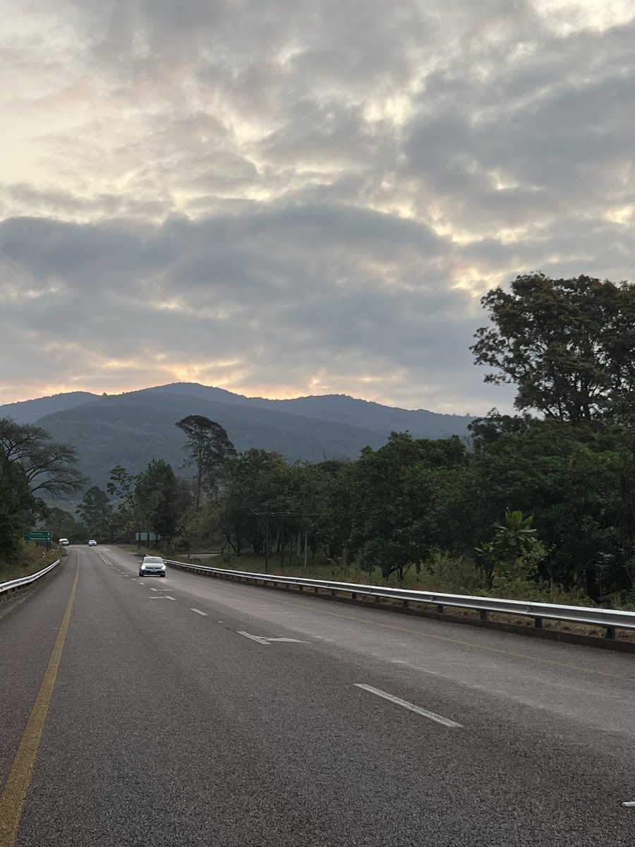 tito_mboweni's tweet image. The R71 from Polokwane through ZCC MORIA to Tzaneen. Great human achievement post 1994. Driving post Makgobaskloof. Just simply beautiful. ⁦@golimpopo⁩. Come visit us. Si wela eLimpopo.