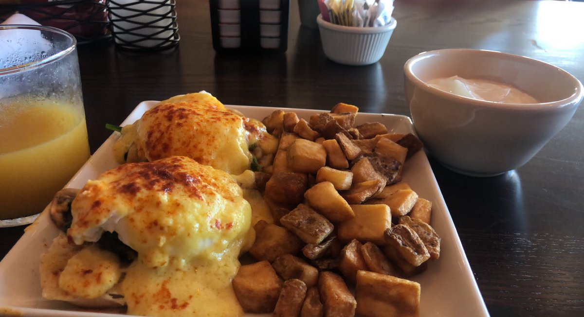 Muhamma09536802's tweet photo. Tried different types of American foods till now. 
Soo unique and different. 
Ate a lot of potatoes 🥔 and they have them in many different forms.
@UGRADPakistan 

#UGRADPK2022 #Food_diversity #USA https://t.co/LzWHyIcHcI