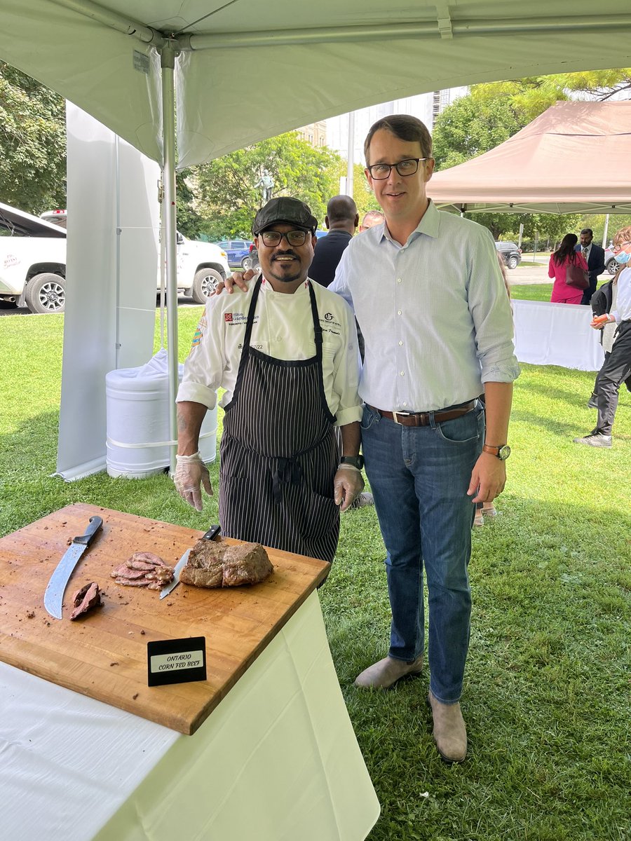 Thank you to Ontario's beef farmers for lunch today! It was a pleasure meeting the hardworking members of @BeefFarmersON and learning more about #OntBeef. These farmers are #EverydayHeroes. #ontag