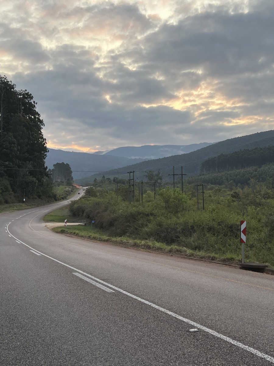 tito_mboweni's tweet image. The R71 from Polokwane through ZCC MORIA to Tzaneen. Great human achievement post 1994. Driving post Makgobaskloof. Just simply beautiful. ⁦@golimpopo⁩. Come visit us. Si wela eLimpopo.