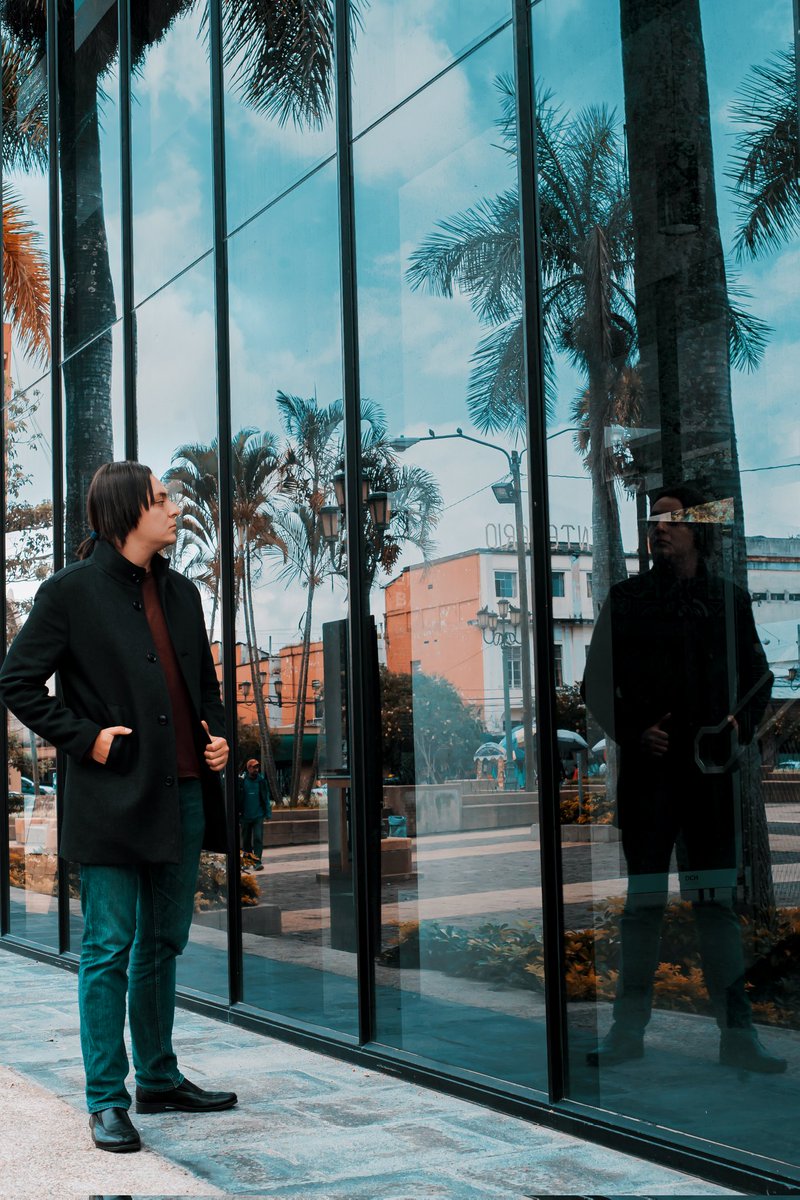 EdduinArrue's tweet photo. Valoremos nuestro tiempo y asi alncanzaremos el éxito, prosperidad y binestar.

Frase @edduinarrue 

#modeling #model #photo #photosession #handsome #mirror #art #artist #guatemala🇬🇹 #writter #poem #poet #quote #phrase #fotografia #captionthis #ownstory #actor #influencer #sky https://t.co/Io8JsAqFC7