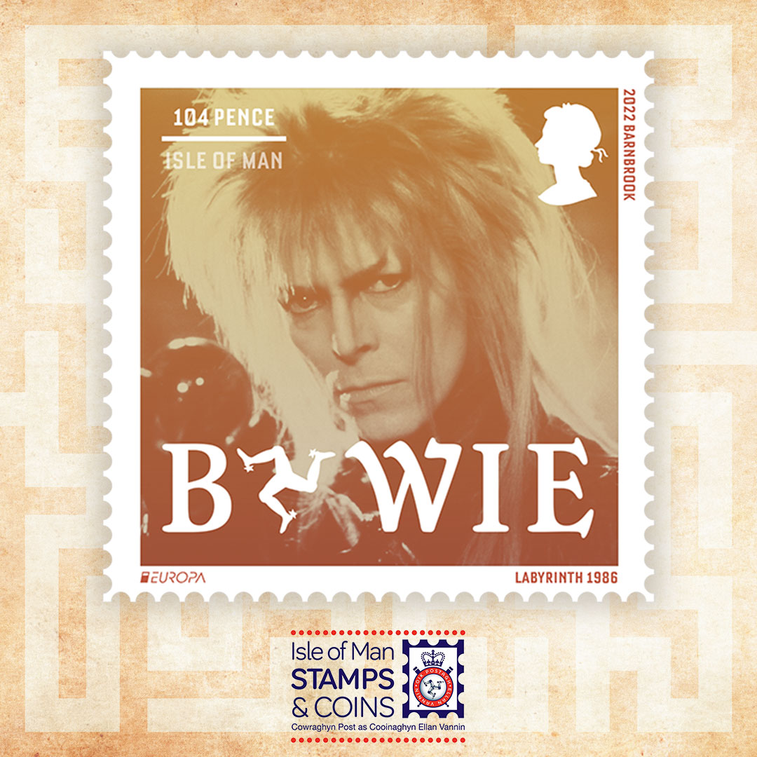 Stamp Magic Stamp! The legendary #DavidBowie has been memorialized on a series of stamps by the Isle of Man Post Office, designed by multi-award-winning artist, Jonathan Barnbrook, who personally designed Bowie’s last four album covers. @IOMPOSTOFFICE @barnbrook #Labyrinth