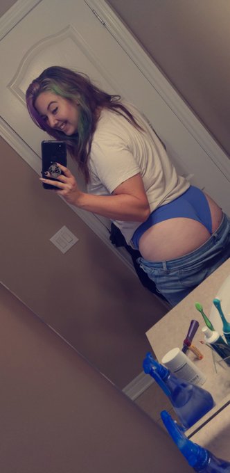 Happy Hump Day babes!   #ass #humpday #quickflash #nerdygirls https://t.co/SgKtgc9Fx5<a href="/tag/ass"class="tags">#ass</a><a href="/tag/humpday"class="tags">#humpday</a><a href="/tag/quickflash"class="tags">#quickflash</a><a href="/tag/nerdygirls"class="tags"><span>#nerdygirls</span></a>