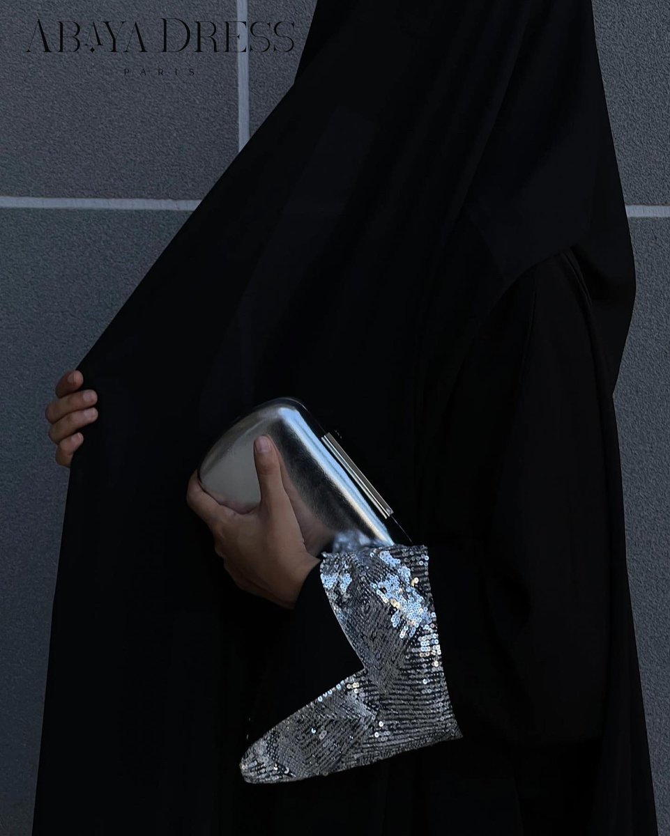 L’ensemble ENA de retour ! Rendez vous le vendredi 23 septembre 
Il sera disponible en noir in sha Allah 
Nous avons une Abaya fermé manches longues et une abaya ouverte avec notre fameux détail en sequins et une légère fente aux manches
#abayadressparis