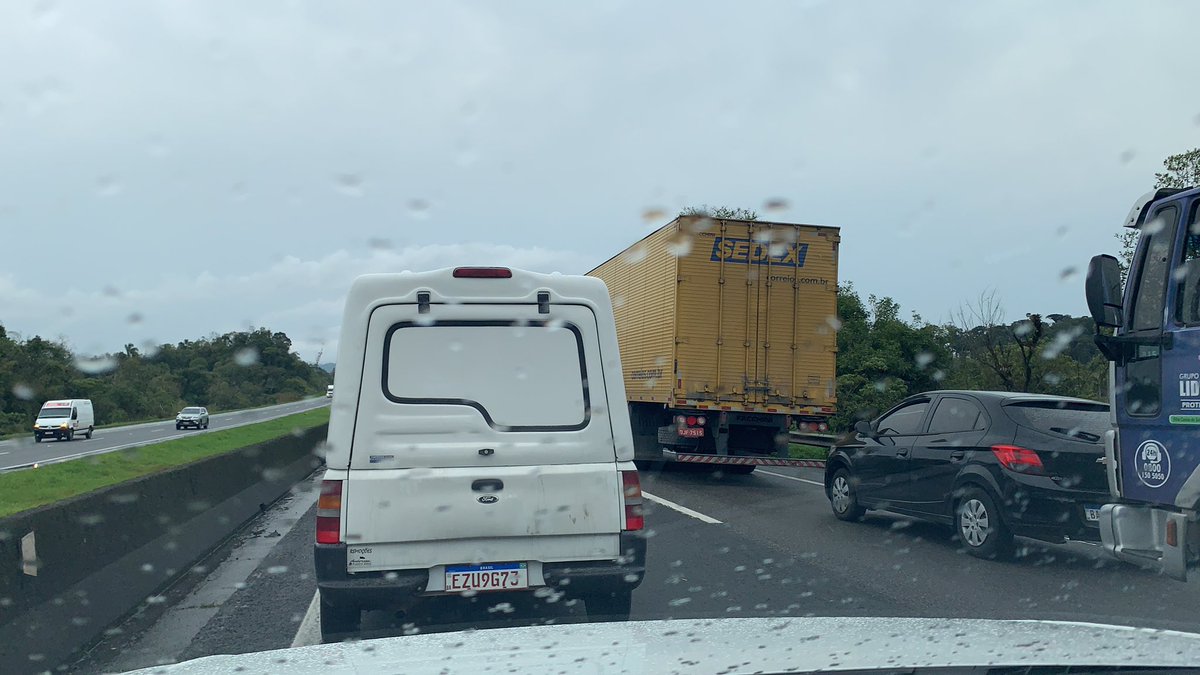 aadesan2's tweet photo. @Arteris_ARB Parabéns Arteris!! 3 horas e sem qualquer previsão para liberar a pista👍 https://t.co/nA2KiCd5PH