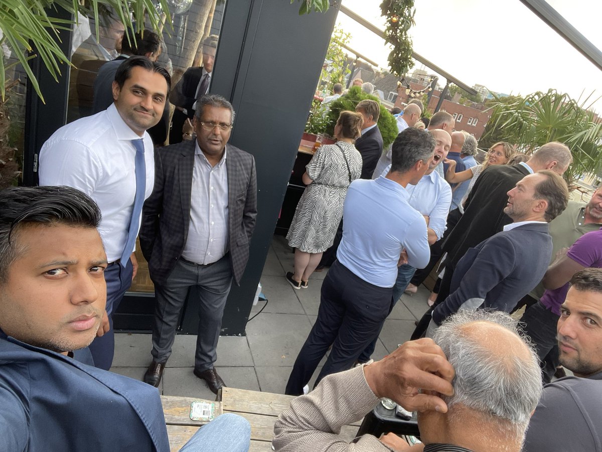 Mairansewtahal's tweet photo. Interessante #netwerkborrel @MKB_DenHaag. Scherpe analyses van @BiesheuvelHans over het #kabinet, en noemt het gerust ‘ Kabinet Remkes’. #Energiecrisis haakt er flink in voor #ondernemers tot faillissementen. Hans stelt een nationale kabinet voor en betrek alle politieke partijen https://t.co/Utds6xbO0y