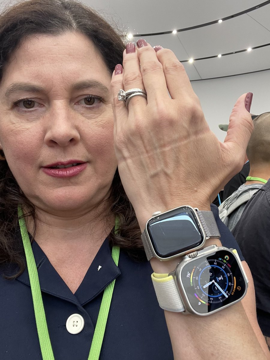 MaribelLopez's tweet photo. Omg the #applewatch ultra is HUGE! https://t.co/eqlNMoxjyZ