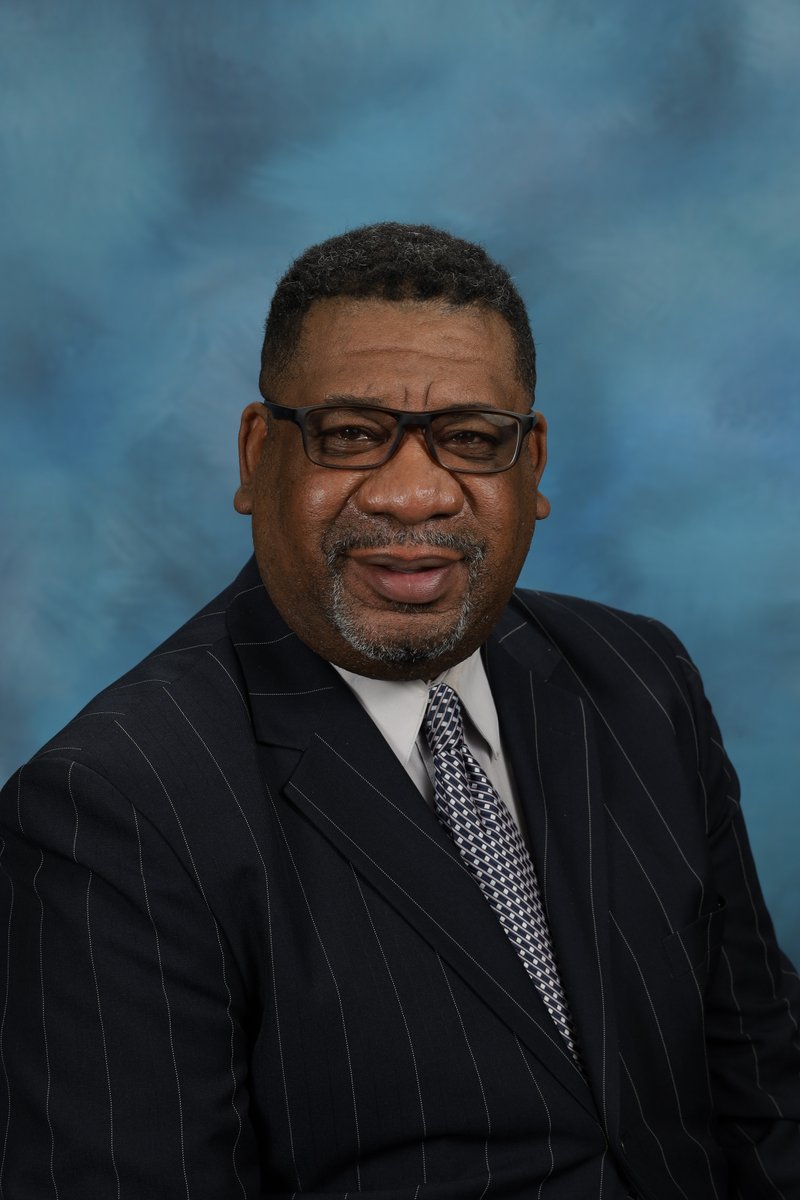 🎉 Leading up to the 2022-23 WCPSS Principal and Assistant Principal of the Year announcements on Oct. 6, we are getting to know our finalists a bit better via bios that they submitted. Read about our first finalist, Ian Solomon from <a href="/leesvilleroadhs/">Leesville Road High</a> >> bit.ly/3AUGOew