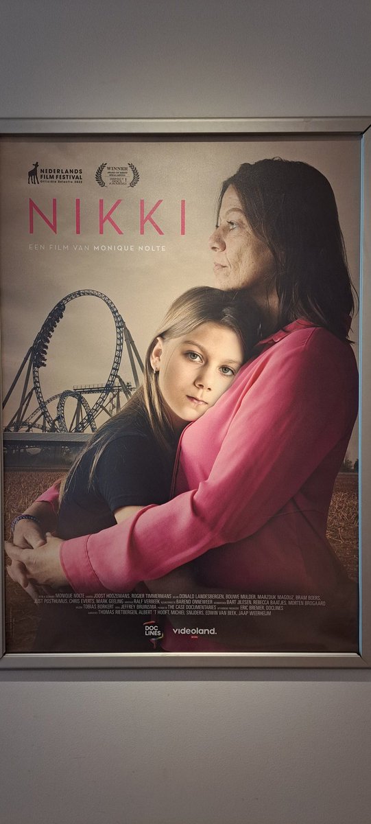 joostendorp's tweet photo. Tijdens de voorpremiere de film NIKKI gezien, gemaakt door Monique Nolte. Een serieuse aanrader om te gaan zien op 26 of 27 sept tijdens het NL film festival.
5 jaar is NIKKI gevolgd in haar leven met een moeder met borderlineproblemen en een afwezige vader. #koppkov #doclines https://t.co/CGbb6lCWbt