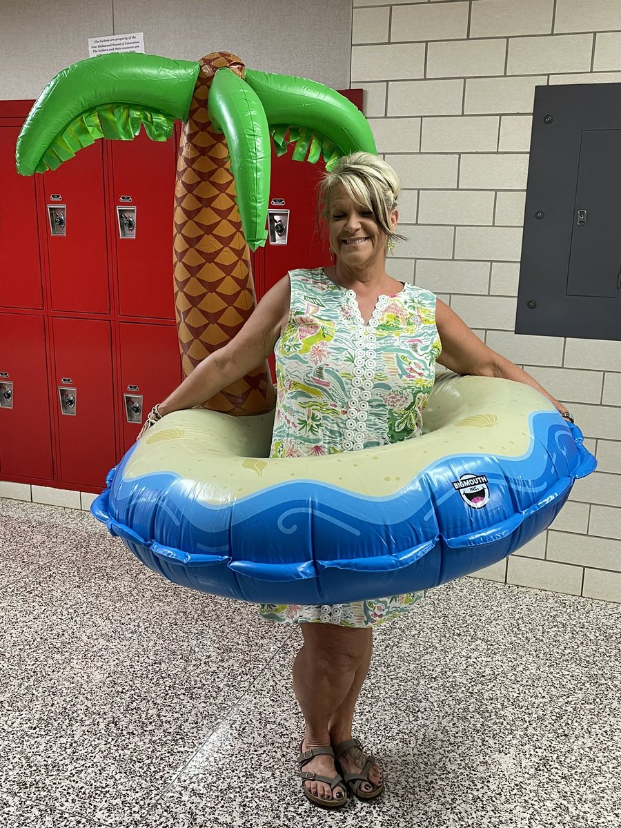 NRHSHOPE's tweet photo. @NRHSHOPE @NREVSD @NewRichmondHS Today was “Hope Floats” Day at NRHS.  Hope raises everyone up! Thanks to Lance Sizemore and IGA for donating the supplies for the Rootbeer floats! #lionstrong https://t.co/uc73ffjHqZ