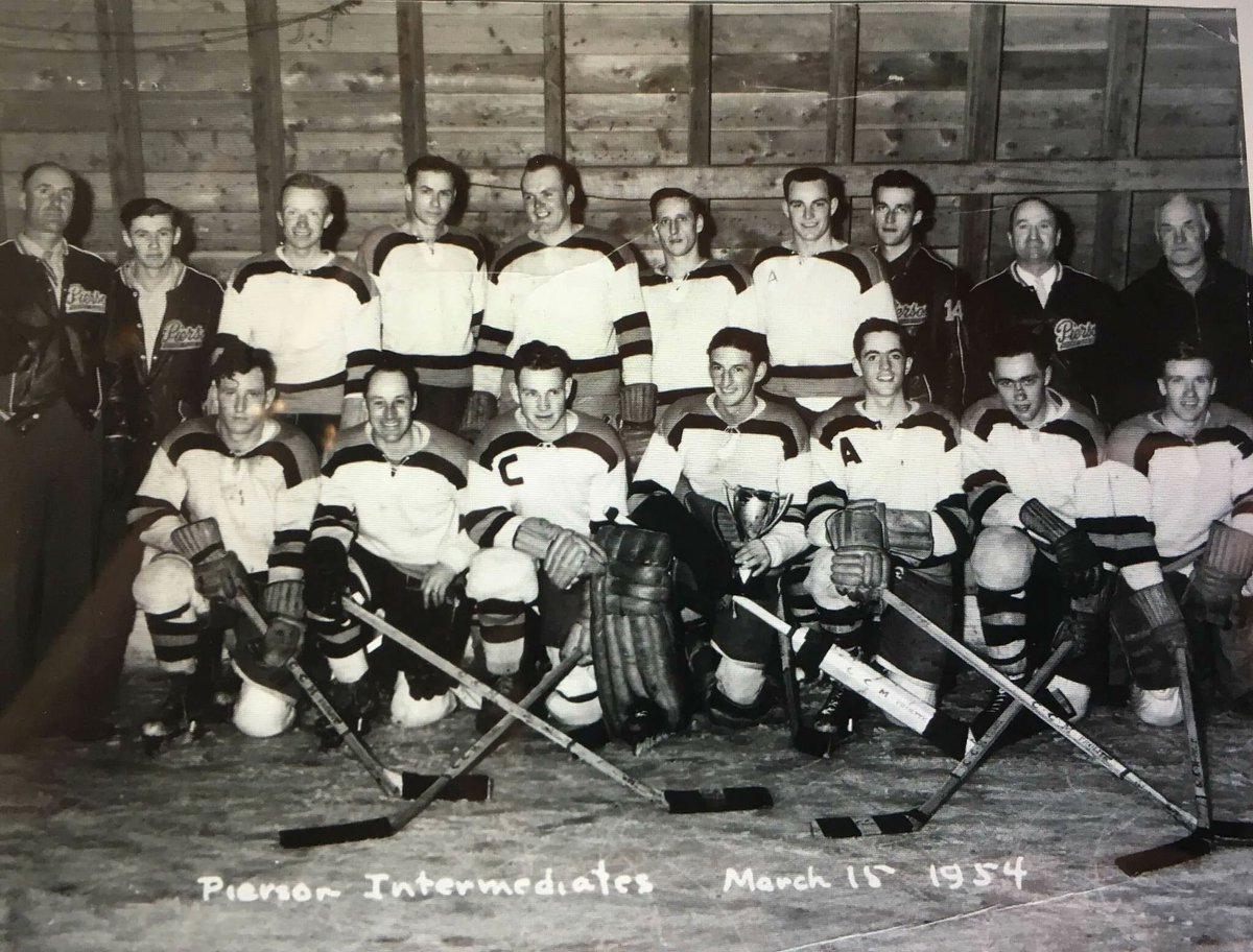 There’s a good chance that friends and family of the Pierson Bruins will make up most of the crowd at this year’s Manitoba Hockey Hall of Fame gala dinner. #bdnmb   bit.ly/3Bitz90