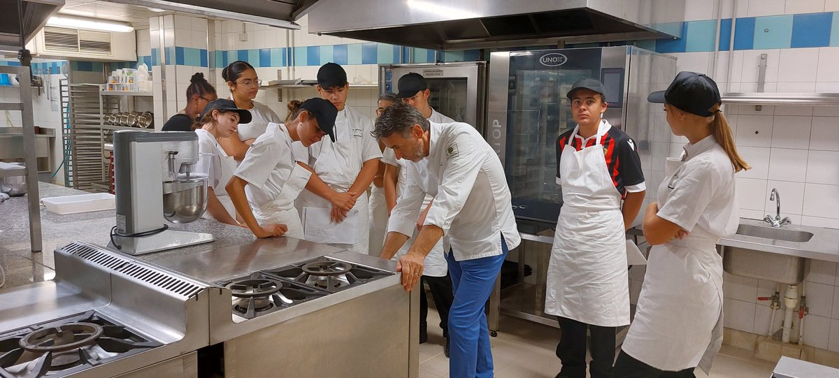 EscoffierLp's tweet photo. 1ere séance en atelier pour les 2des pro Metiers de l'alimentation (Boulangerie-Patisserie): Découverte des locaux, du matériel, des règles d'hygiène, des PFMP... Hâte de découvrir leurs 1ères productions! @AcademieNice @CardieNice https://t.co/Lg4PyXlsqC