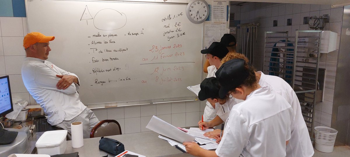 EscoffierLp's tweet photo. 1ere séance en atelier pour les 2des pro Metiers de l'alimentation (Boulangerie-Patisserie): Découverte des locaux, du matériel, des règles d'hygiène, des PFMP... Hâte de découvrir leurs 1ères productions! @AcademieNice @CardieNice https://t.co/Lg4PyXlsqC