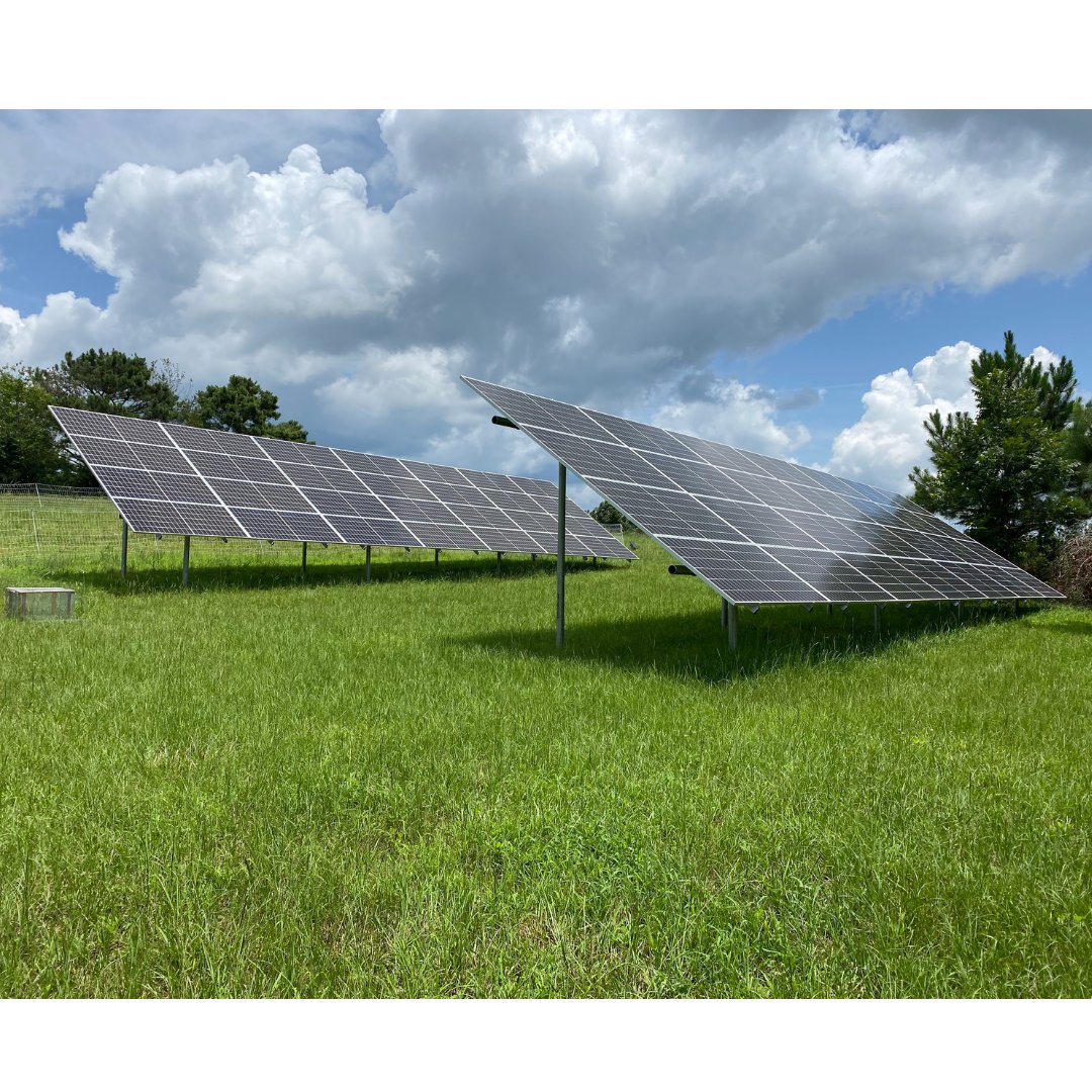 altEstore's tweet photo. Check out this #diy #offgrid install in Pine Mountain, GA

- 58x @Qcells_NA 430W #solarPanels
- 2x @SolArkSolar 12K pre-wired #inverters
- 12x @KiloVaultLLC HLX+ 3600 #LiFePo4 #batteries
- @IronRidge XR-1000 #groundMount

Shop the 7% Off Labor Day Sale on https://t.co/ZLtiylQdxj https://t.co/rDIpdVTuBu