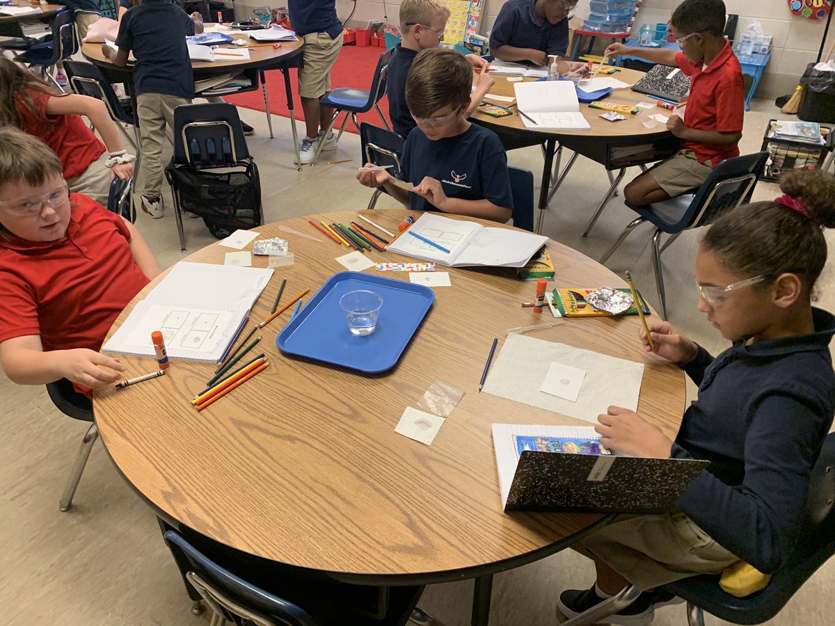VictoriaJ42670's tweet photo. What happens when water falls on different surfaces? Mrs.Jones’s students said…”Let’s find out!!”#semmesational #amsti #mcpss #thirdgraderocks #futurescientists https://t.co/M2lDml38jw