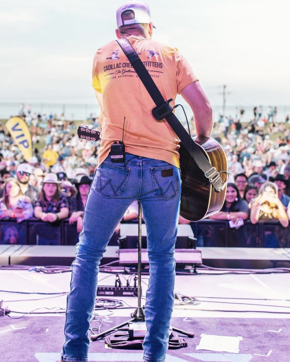 Anyone need a midweek pick-me-up? @Chris_Colston_ 's got your back. Go stream his album "Boy Like Me" wherever you stream!

#boylikeme #chriscolston #countrymusic #texas #countryalbum #newcountrymusic