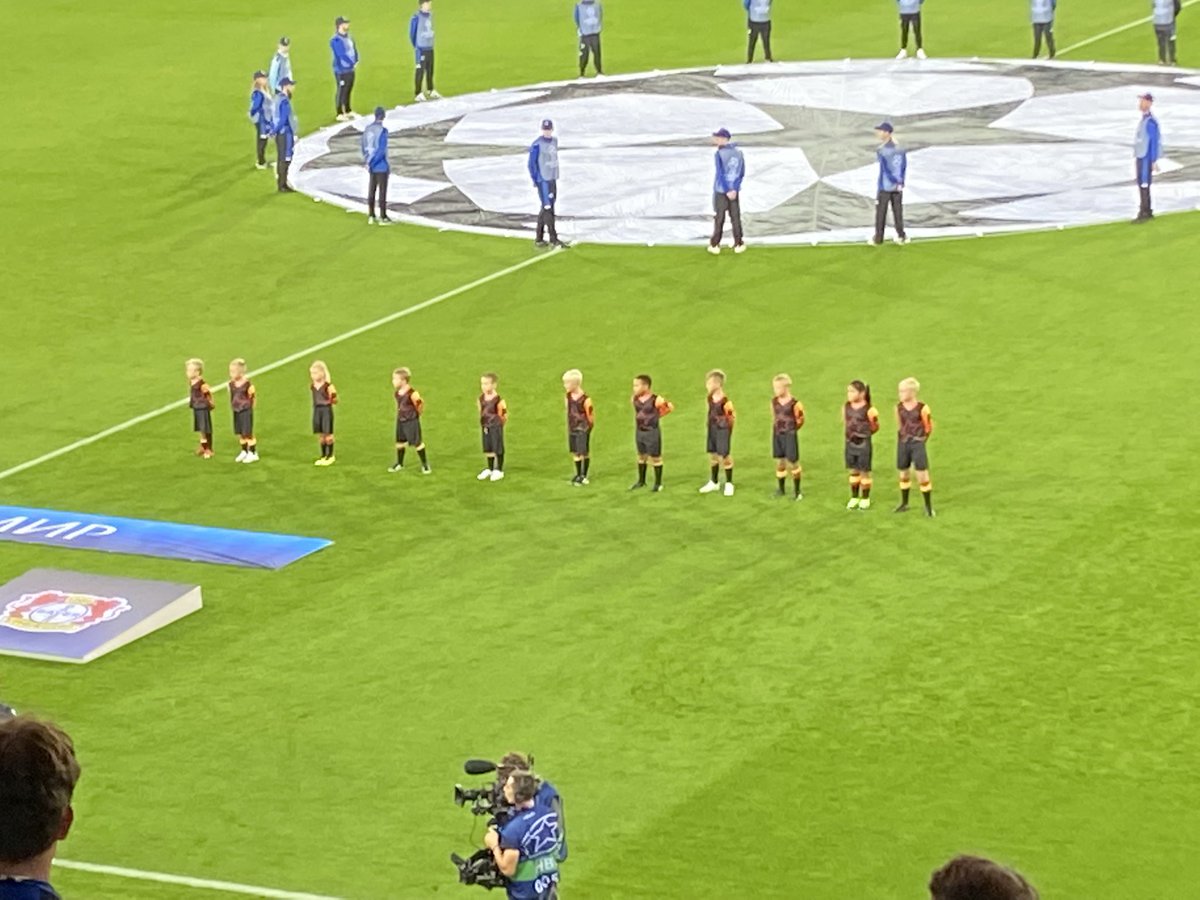 MattSoetaert's tweet photo. Leverkusen, toch maar een klein ploegje. https://t.co/wOayEZms9g