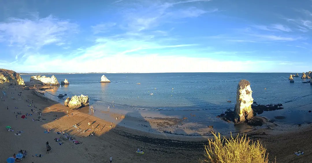 erika_colomer's tweet photo. Baixa la marea a la Praia Dona Ana (Lagos). #Algarve #marees #vacances https://t.co/3t0iqnXVgc
