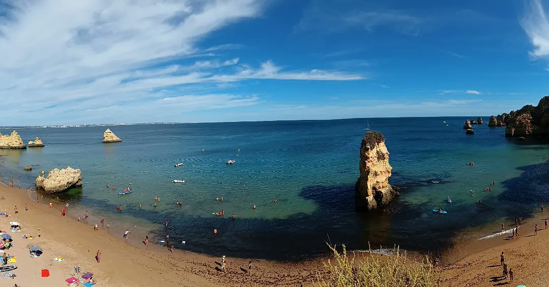 erika_colomer's tweet photo. Baixa la marea a la Praia Dona Ana (Lagos). #Algarve #marees #vacances https://t.co/3t0iqnXVgc