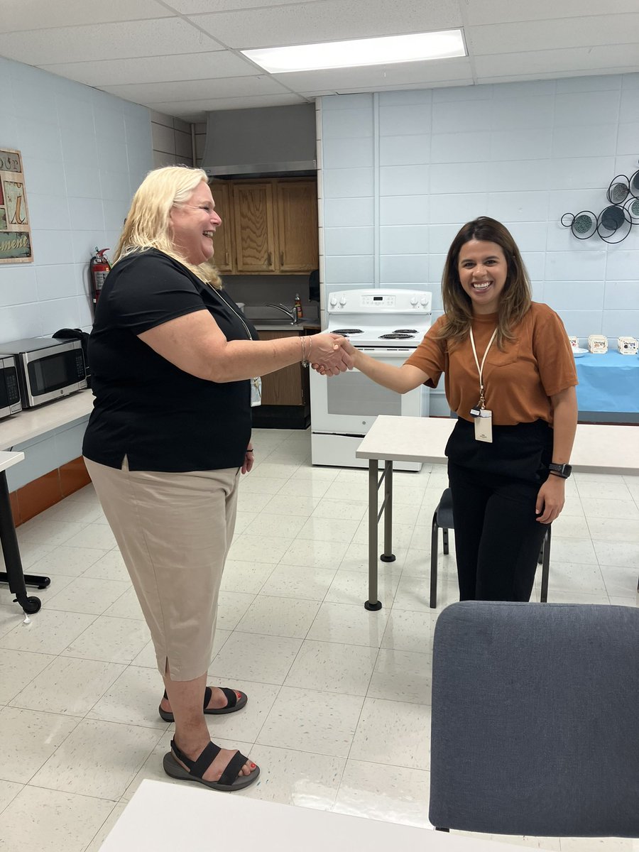 Rob_Tucker58's tweet photo. Thank you @ITSmatkowski and @b_magana3 for joining us this morning at breakfast to chat with the Army Trail staff as we prepare to kick-off PLCs next week. #BeaverBeliefs #ASD4all https://t.co/PT3ftHJXn6