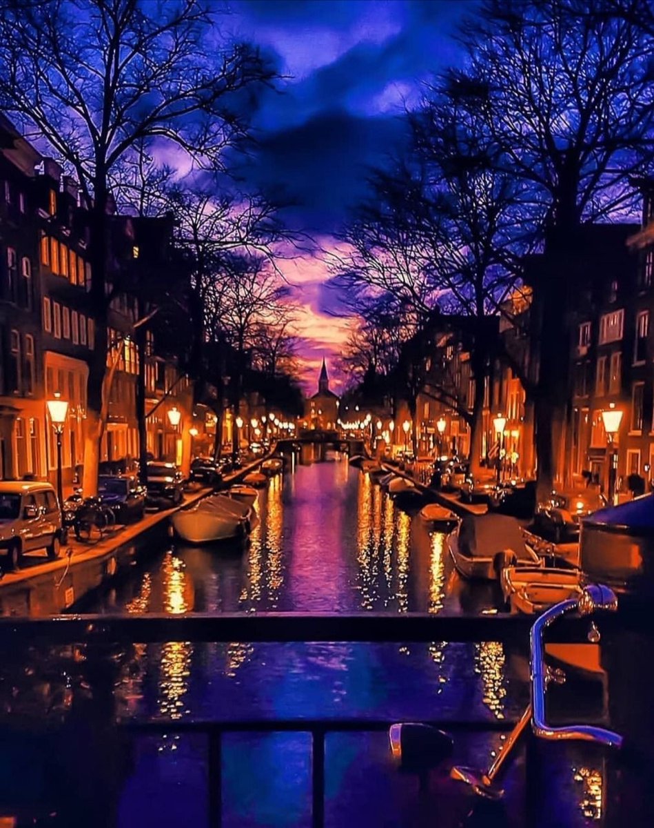 Magnificent sunset on Amsterdam, Netherlands 🇳🇱❤️💙💜🧡