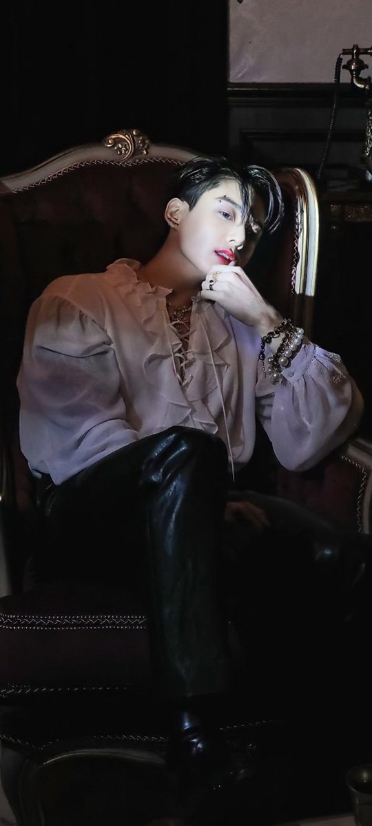 Tanina4Taekook's tweet photo. #Taekookers, aren't we so lucky to have the 2 most smoldering sexy multi-talented thoughtful loving men to love? WE ARE SO BLESSED AND LUCKY!!! 🙌 ❤️💚💜 #vishere #vinkoreavogue #taekook #vkook #kookv #kooktae #WELOVEYOUTAEKOOK #WeLoveYouTaehyung #WeLoveYouJungkook https://t.co/DeW4WT1irF