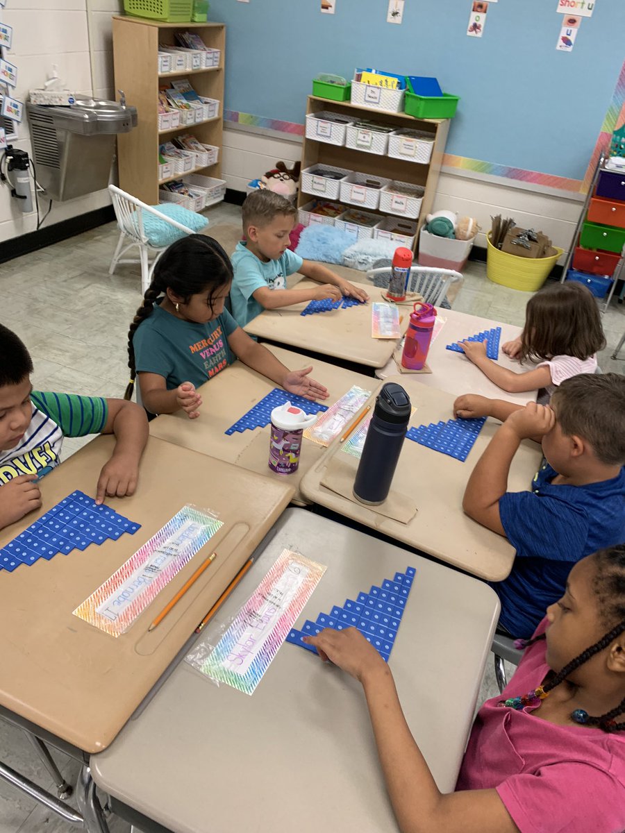 Meag1st's tweet photo. We talked about how to use our math tools today and practiced by using our Stair Steps 💙 #richeyproud #firstgradeteacher #mathexpressions https://t.co/4W1XVugRMF