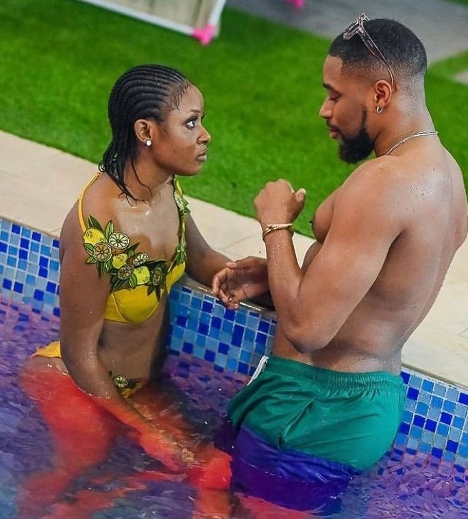 _adore_her's tweet photo. Who is supposed to sweep the rice from the floor
Like for Mr and Mrs ikoyi     Retweet for racheal https://t.co/cUK50f74Kv