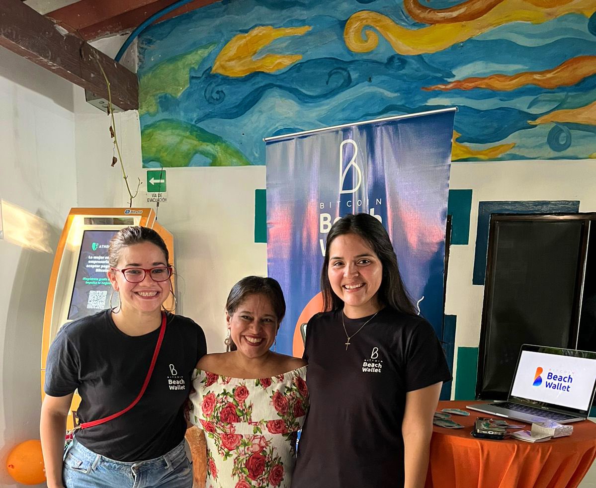 blinkbtc's tweet photo. Sharing a little bit about BBW’s Mission ⚡️ with the Ministry of Tourism and Ministry of Economy of El Salvador @MorenaValdezSV @MariaLuisaHayem
Big things are happening! 🚀
#BTC #Bitcoin #ElSalvador #BBW #BitcoinBeachWallet https://t.co/n9hMaDHdeV