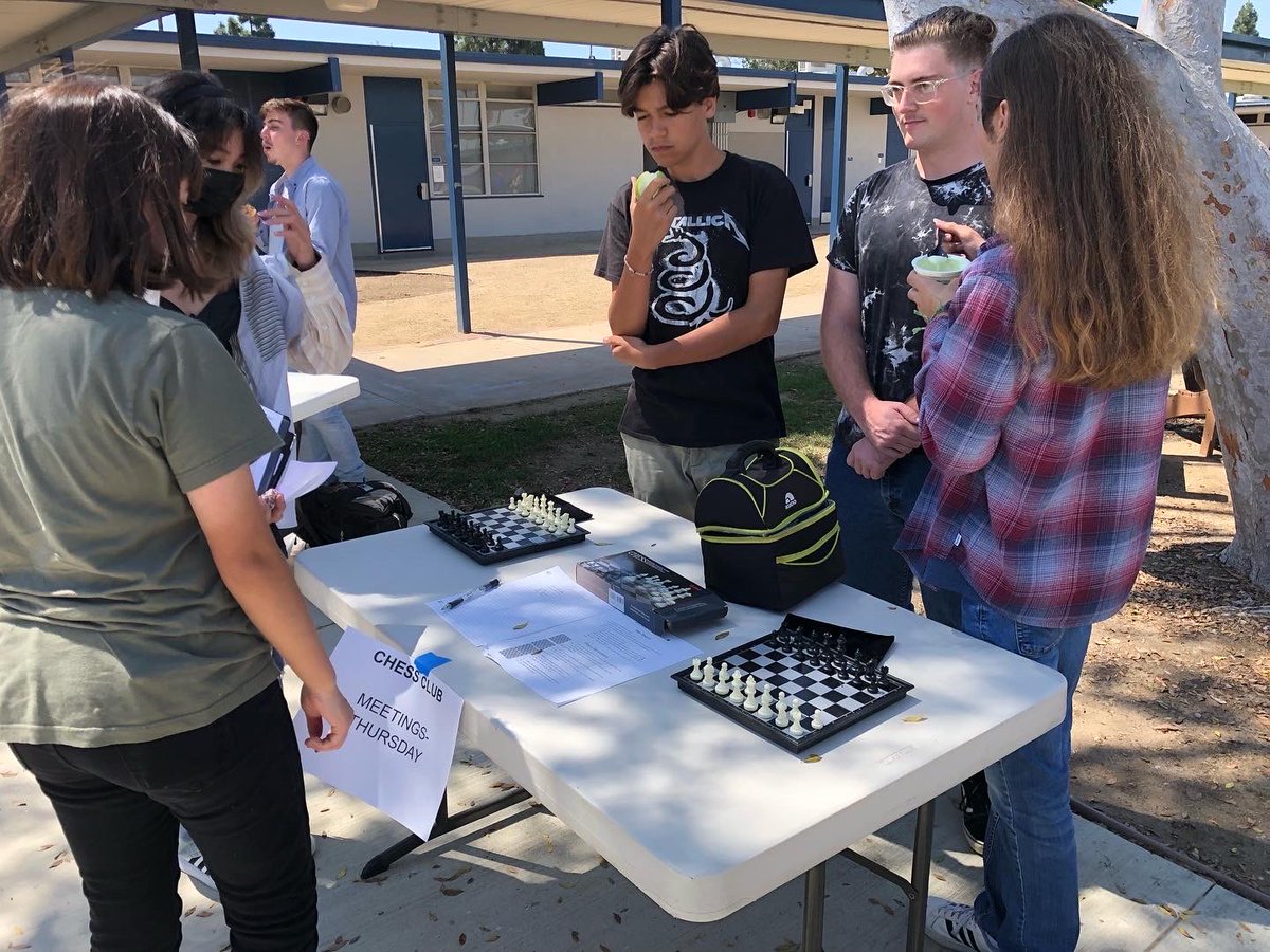 DrDaveMartinez's tweet photo. ECHS Club Rush today. A variety of both interest- and service-based clubs to choose from. A great way to build connections with other students and our community! #echspride #nmusd #coastlinecollege #collegebound #costamesa #newportbeach https://t.co/sTAmdfktlT