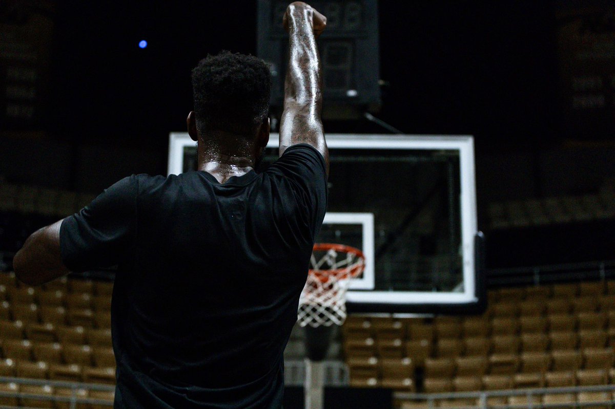 createwithrob's tweet photo. Some quick shots working with GS Warrior Jamychal Green https://t.co/UBqiSUcmRk