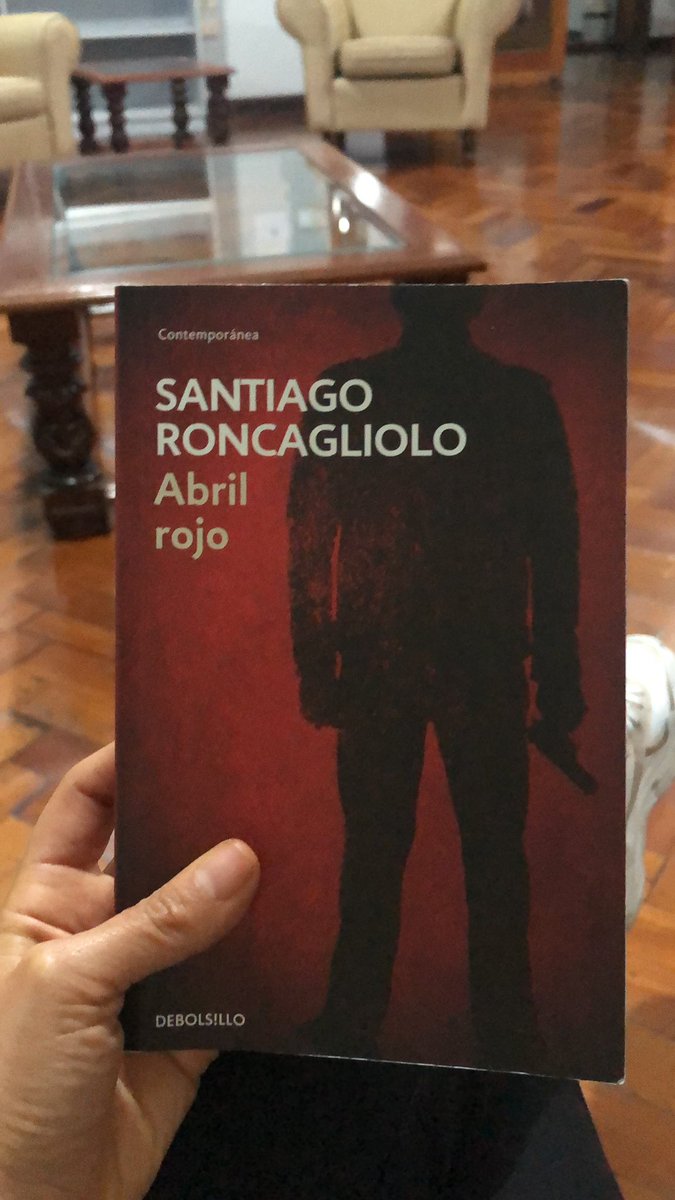soncor's tweet photo. Volviendo a leer. Para no caer en el olvido @twitroncagliolo #abrilrojo https://t.co/3eoLfz4gsw