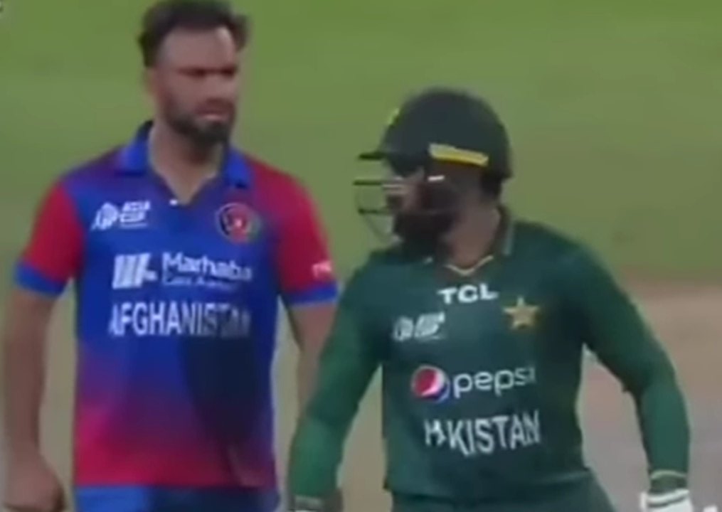 FsAslm7's tweet photo. @ARYSabirShakir Rude team rude players
Afghanistan player first Abusive abuse
#BanFareedAhmed
#BanAfghanistanTeam https://t.co/88RZshuwDf