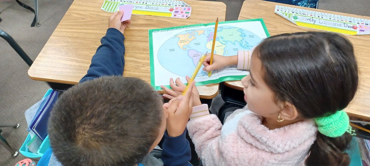rodgers_marie's tweet photo. 📣Social studies shout out to @EChiu1226 and 1st grade geographers at @HcpsYates exploring Google earth and using maps to build spatial understanding and map skills. https://t.co/rwgcmPhHsG