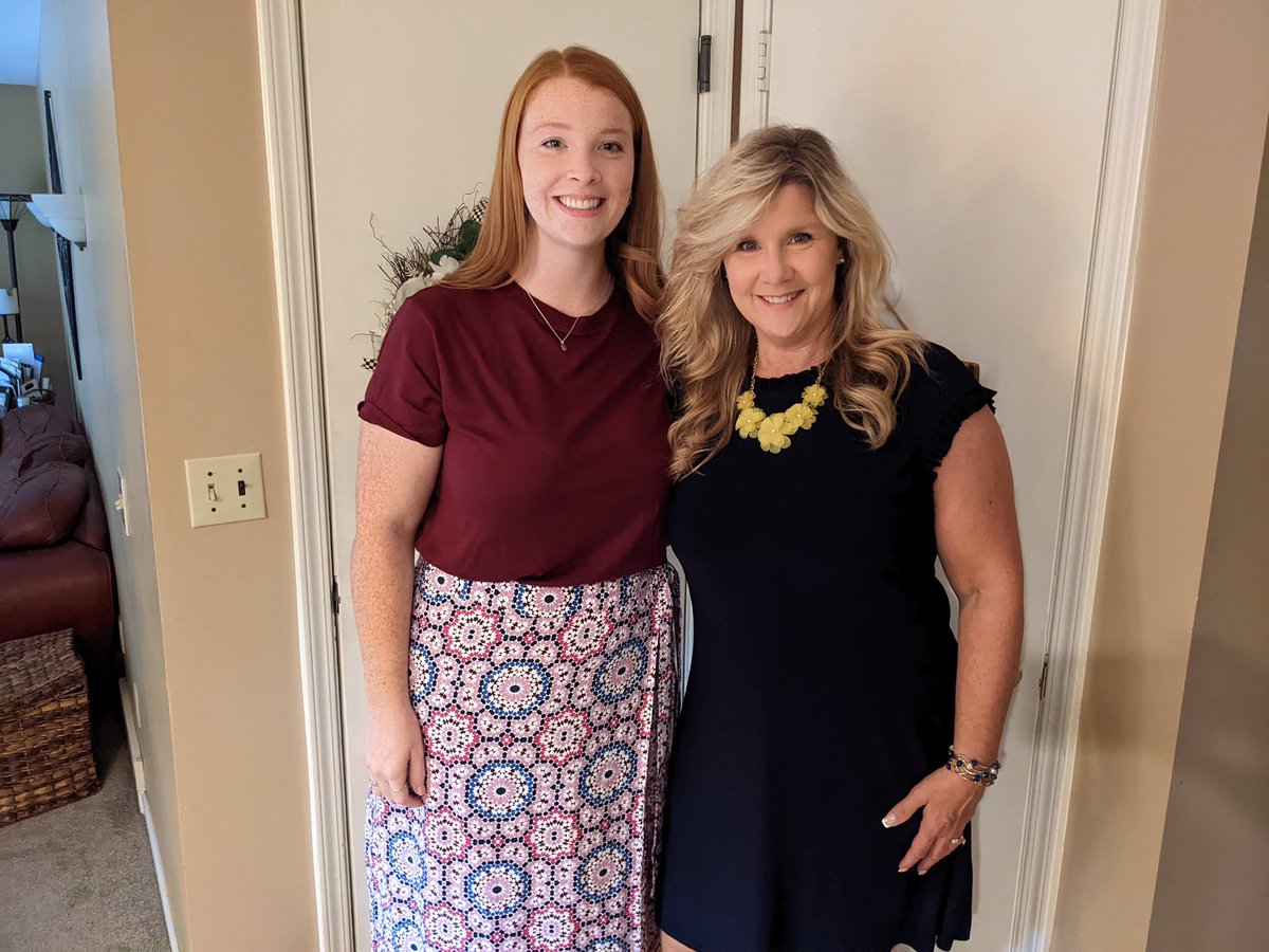 Chflaherty_'s tweet photo. My girl has come full circle! So happy to get to go “Back to School” together 💙💛📚✏️🍎🚌📓
#wildcatpride #proudmama #splitrocks https://t.co/FARzbwWj38