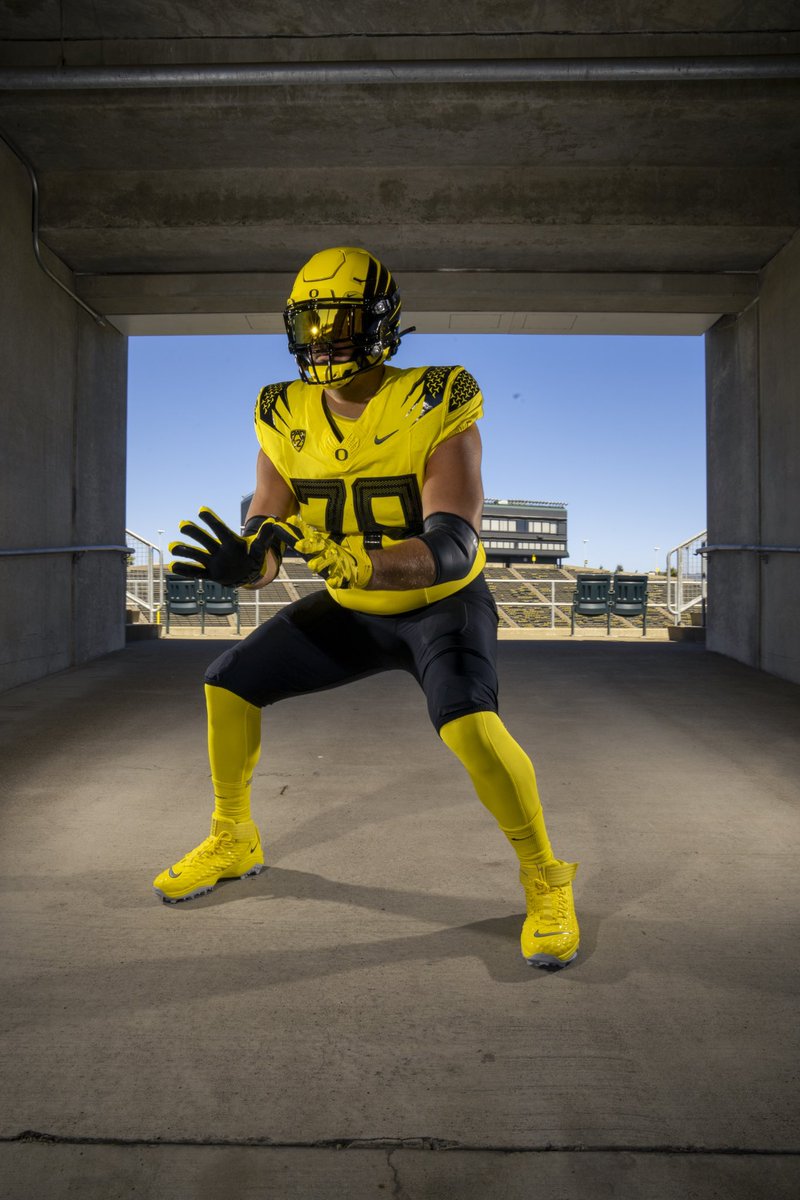 oregonfootball's tweet photo. 𝐎𝐫𝐞𝐠𝐨𝐧 𝐅𝐨𝐨𝐭𝐛𝐚𝐥𝐥: 𝐆𝐚𝐦𝐞 𝟎𝟐 𝐎𝐟𝐟𝐢𝐜𝐢𝐚𝐥 𝐔𝐧𝐢𝐟𝐨𝐫𝐦 ⚠️

#GoDucks x #JustDoIt https://t.co/YwNe8z2uP2