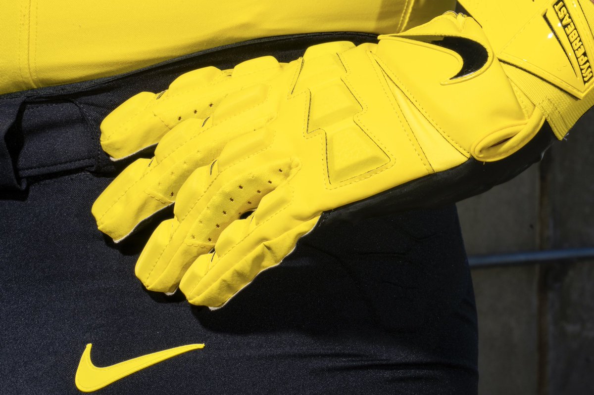 oregonfootball's tweet photo. 𝐎𝐫𝐞𝐠𝐨𝐧 𝐅𝐨𝐨𝐭𝐛𝐚𝐥𝐥: 𝐆𝐚𝐦𝐞 𝟎𝟐 𝐎𝐟𝐟𝐢𝐜𝐢𝐚𝐥 𝐔𝐧𝐢𝐟𝐨𝐫𝐦 ⚠️

#GoDucks x #JustDoIt https://t.co/YwNe8z2uP2