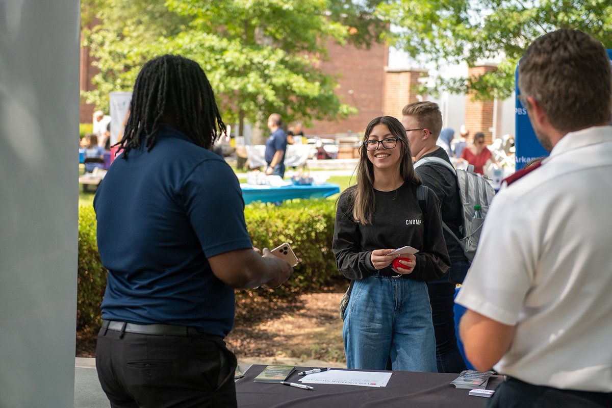 Bears taking in the Volunteer Fair is the definition of wholesome. 😊 #UCAbears